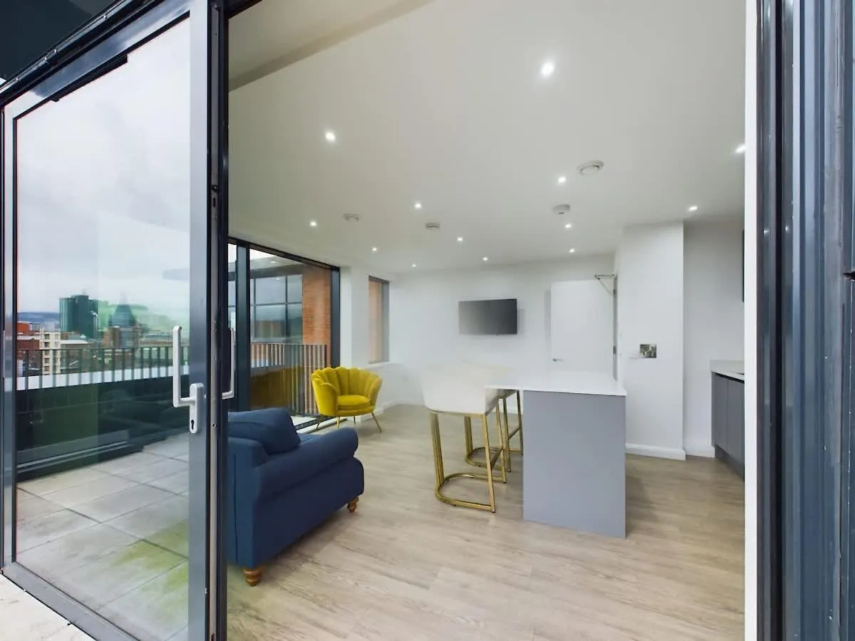 3 Bedroom Penthouse With Spacious Terrace City Center Belfast