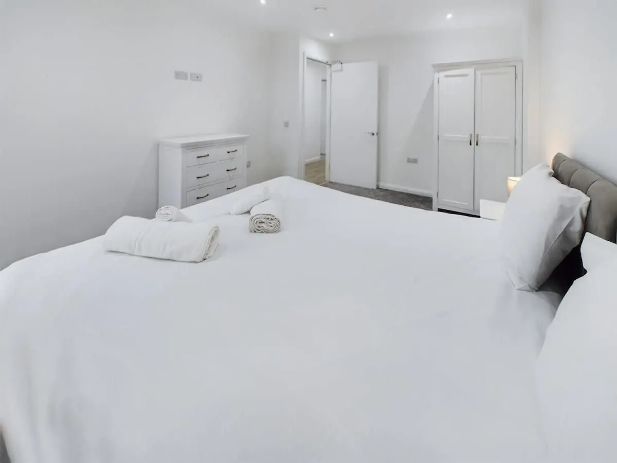 3 Bedroom Penthouse With Spacious Terrace City Center Belfast United Kingdom