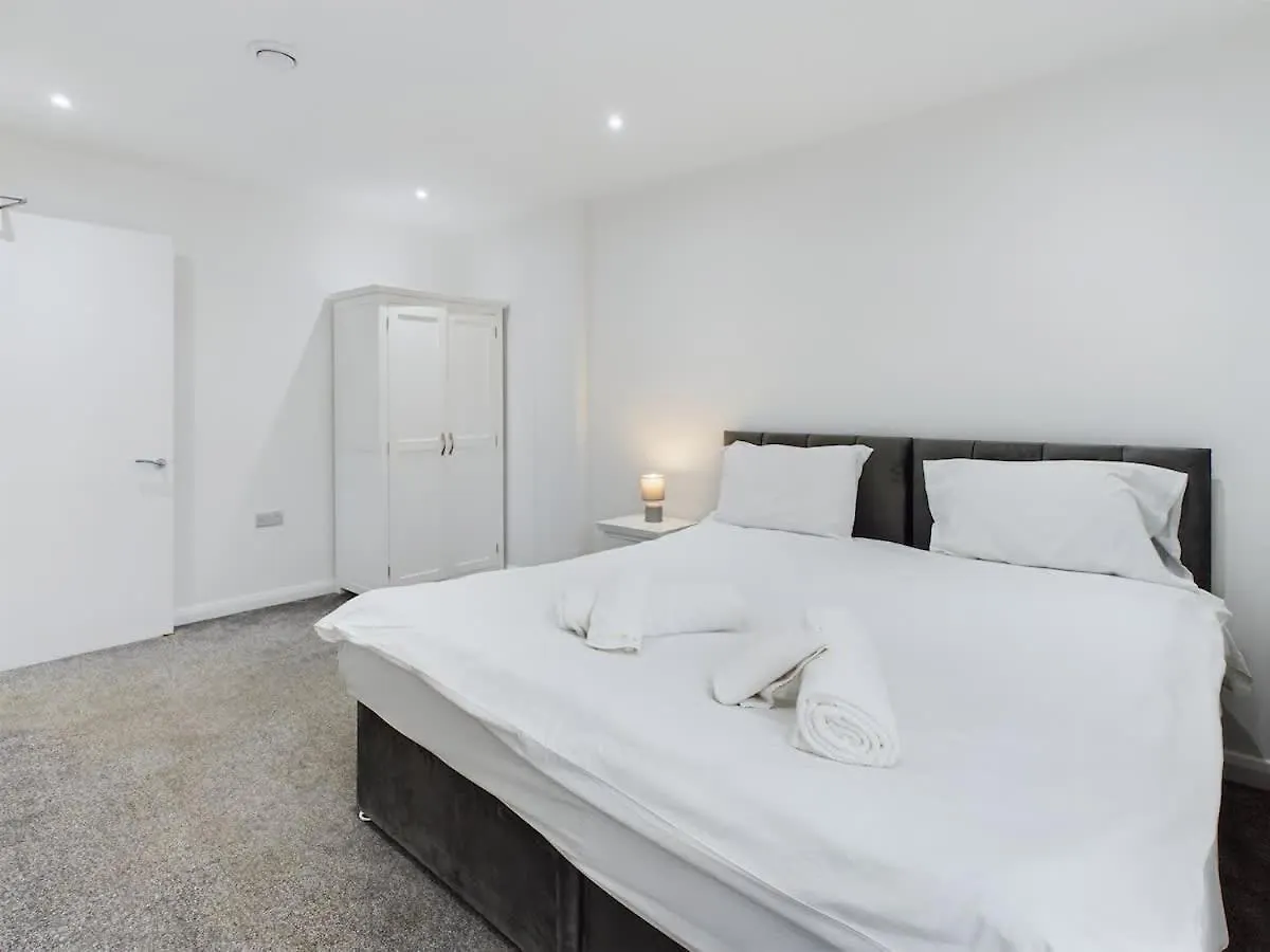3 Bedroom Penthouse With Spacious Terrace City Center Belfast United Kingdom