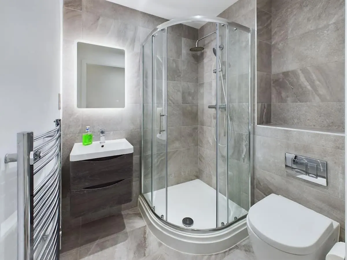 3 Bedroom Penthouse With Spacious Terrace City Center Belfast