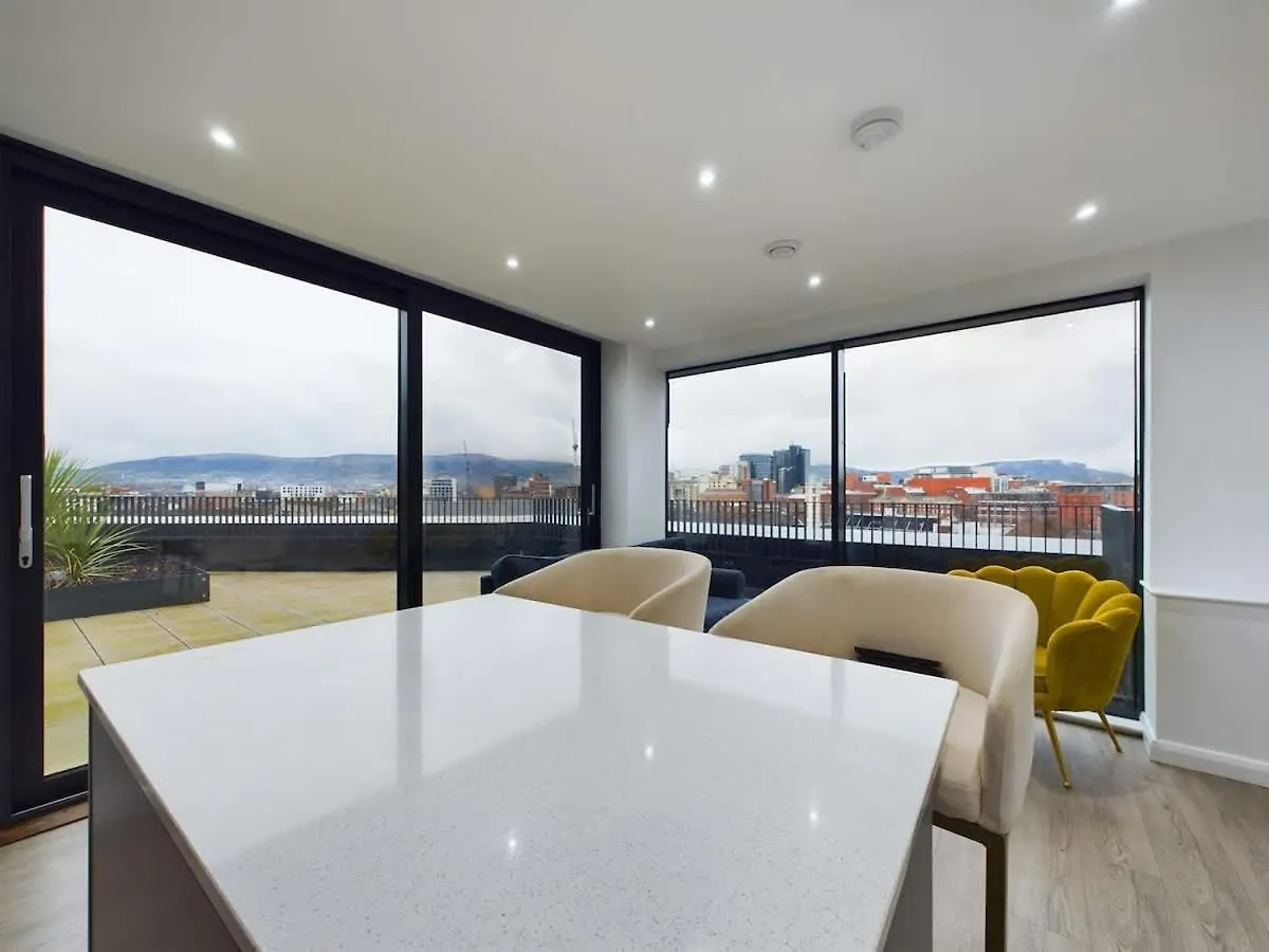 Apartment 3 Bedroom Penthouse With Spacious Terrace City Center Belfast